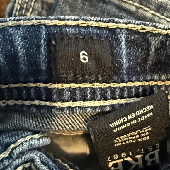 BKE “ CONNER” boot cut leg blue jeans  size 6 - Picture 4 of 14